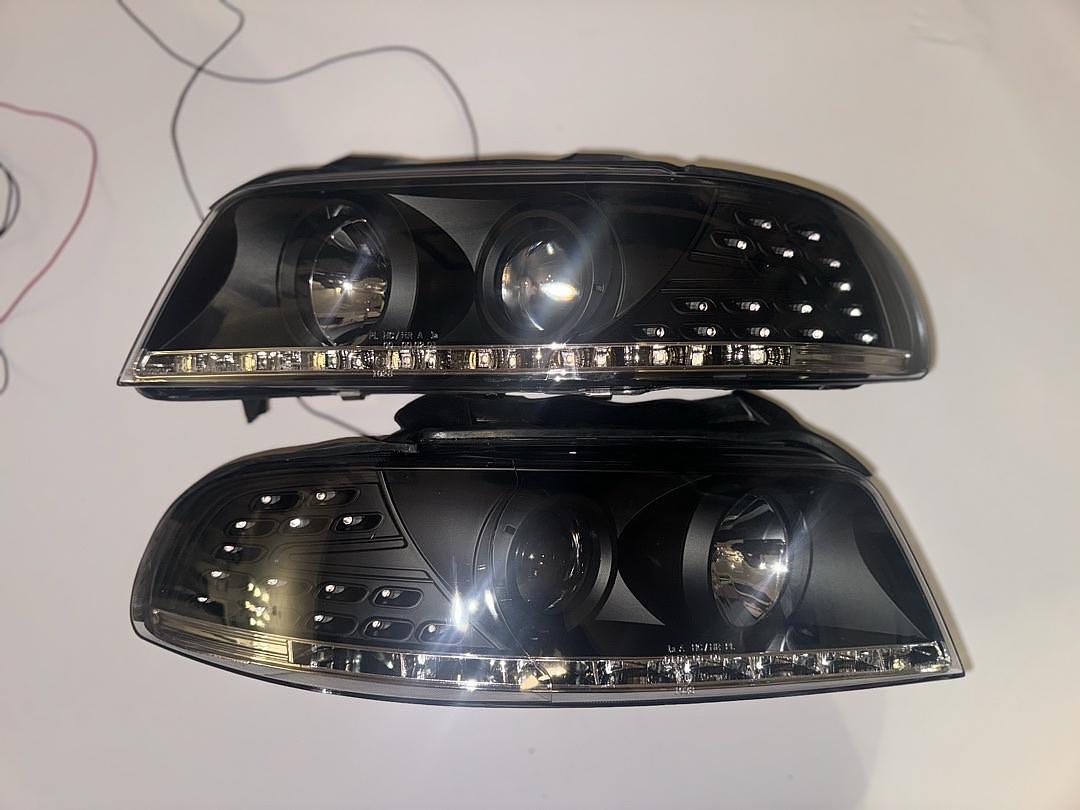 99-01 A4 & Quattro Models Black Housing Headlights W/ Amber LED Turn Signal