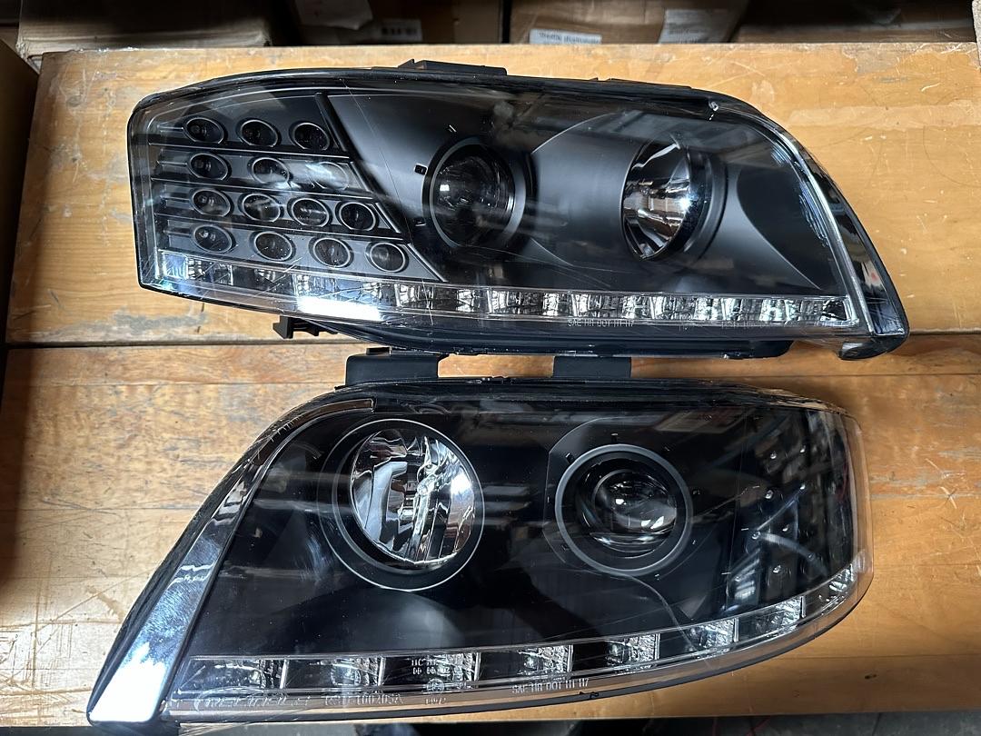 98-01 Audi A6/ A6 Quattro Black Housing, Amber LED Turn Signal Projector Headlights