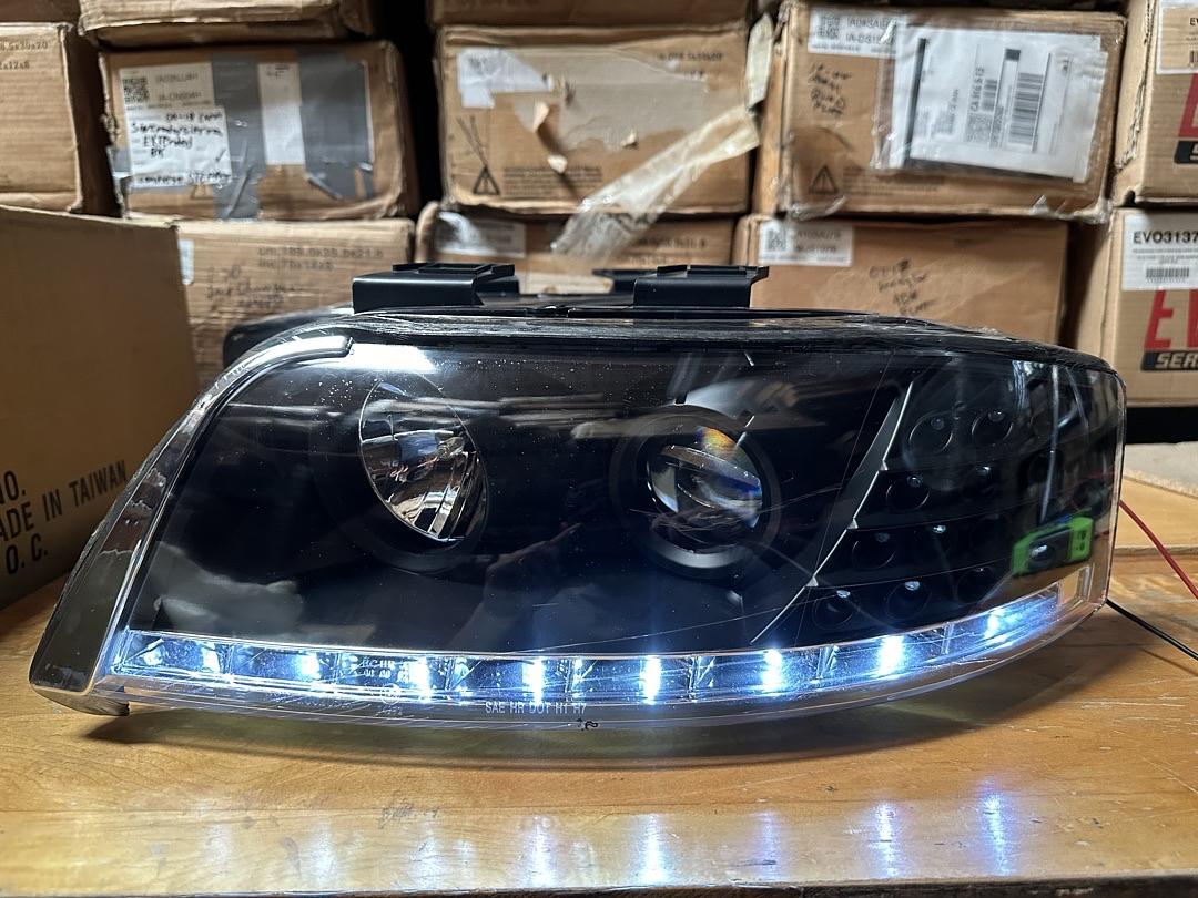 98-01 Audi A6/ A6 Quattro Black Housing, Amber LED Turn Signal Projector Headlights