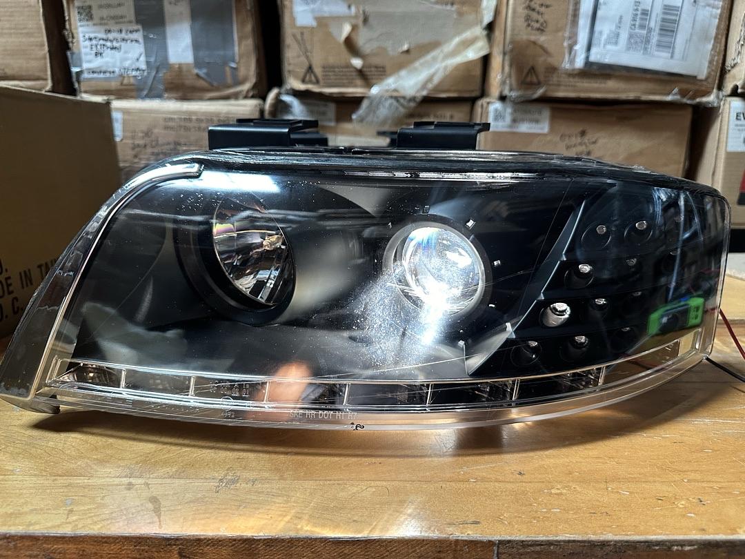 98-01 Audi A6/ A6 Quattro Black Housing, Amber LED Turn Signal Projector Headlights