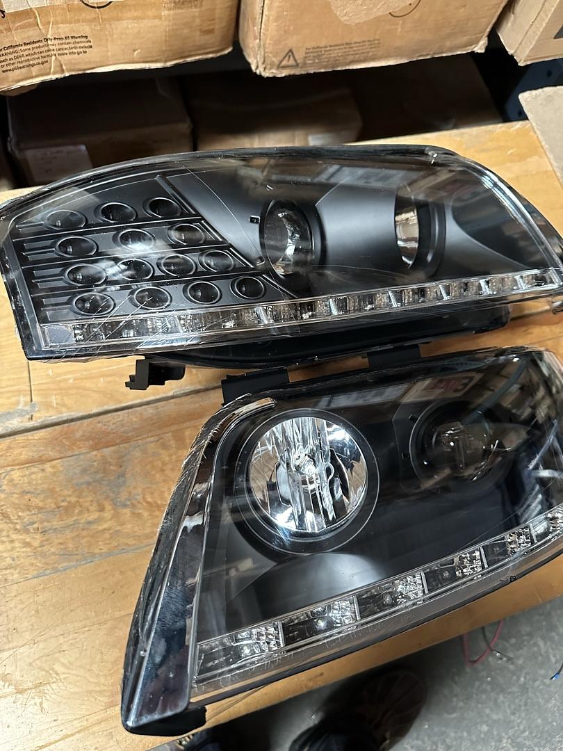 98-01 Audi A6/ A6 Quattro Black Housing, Amber LED Turn Signal Projector Headlights
