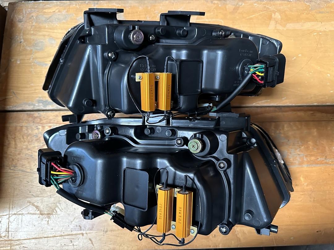 98-01 Audi A6/ A6 Quattro Black Housing, Amber LED Turn Signal Projector Headlights