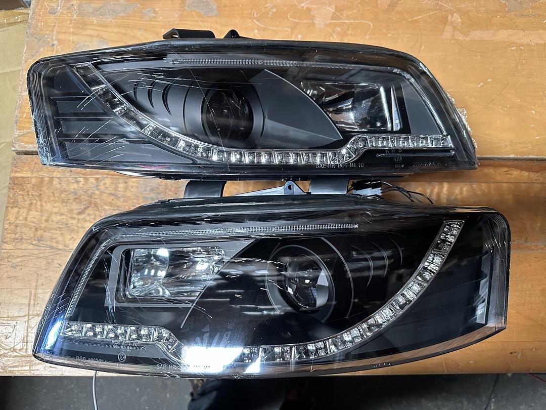 02-05 A4/ A4 Quattro B6 Black Housing, LED Turn Signal Projector Headlights