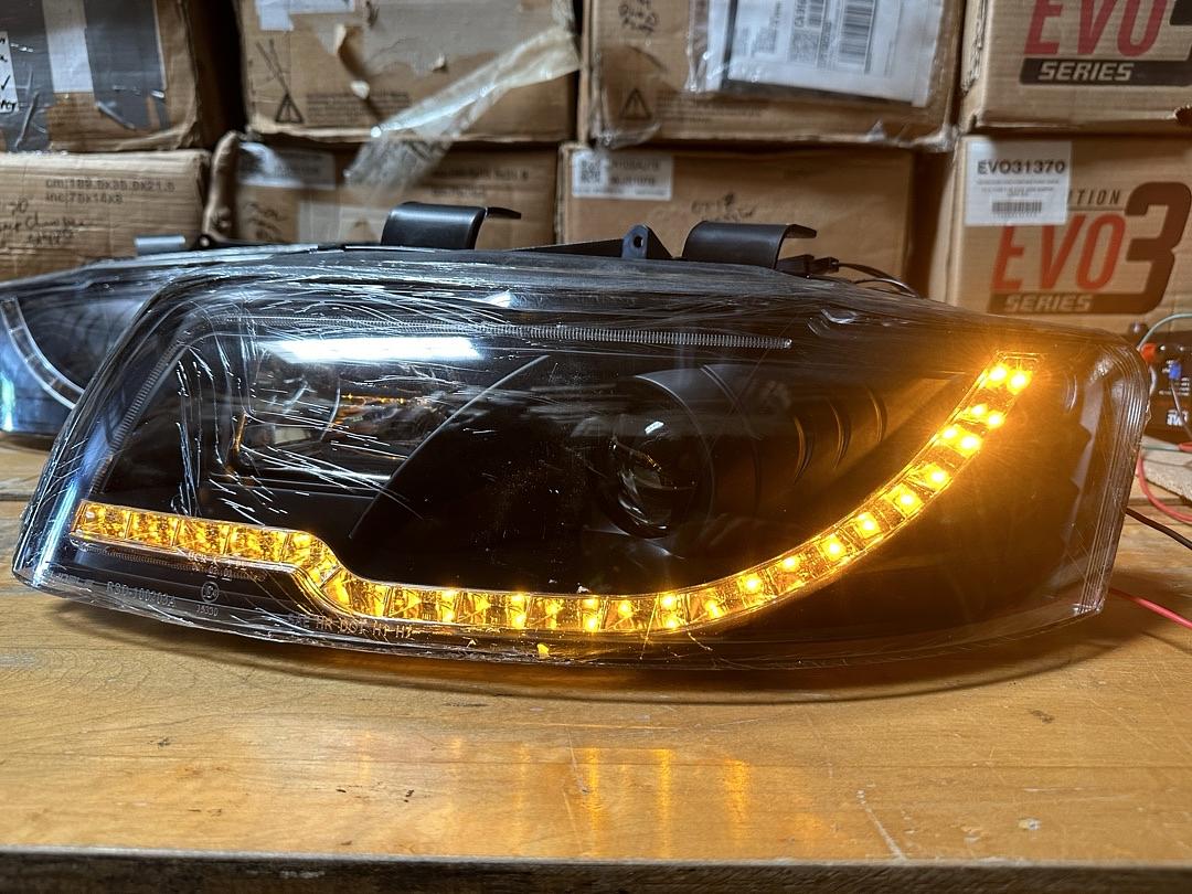 02-05 A4/ A4 Quattro B6 Black Housing, LED Turn Signal Projector Headlights
