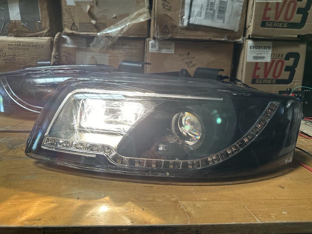 02-05 A4/ A4 Quattro B6 Black Housing, LED Turn Signal Projector Headlights