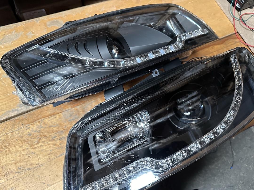 02-05 A4/ A4 Quattro B6 Black Housing, LED Turn Signal Projector Headlights