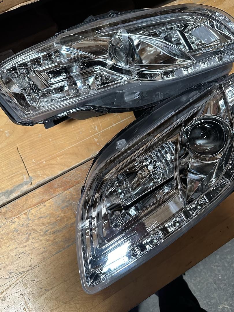 06-08 Audi A4/ A4 Quattro, S4 Chrome Housing, Amber LED Turn Signal Projector Headlight