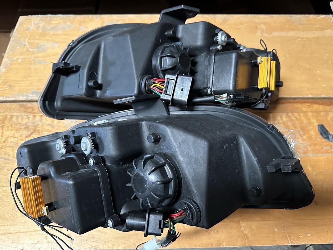 06-08 Audi A4/ A4 Quattro, S4 Chrome Housing, Amber LED Turn Signal Projector Headlight