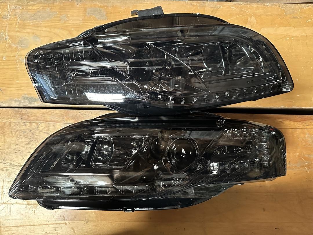 06-08 Audi A4/ A4 Quattro, S4 Smoked Lens Amber LED Turn Signal Projector Headlights