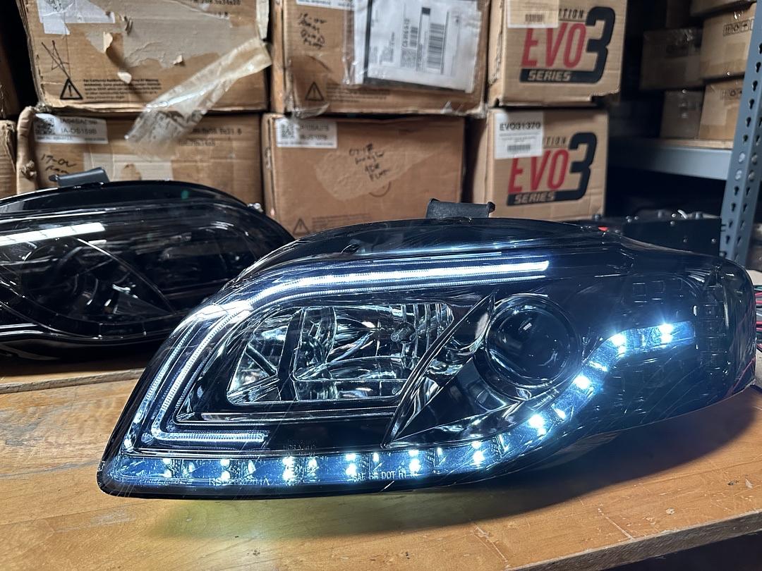 06-08 Audi A4/ A4 Quattro, S4 Smoked Lens Amber LED Turn Signal Projector Headlights