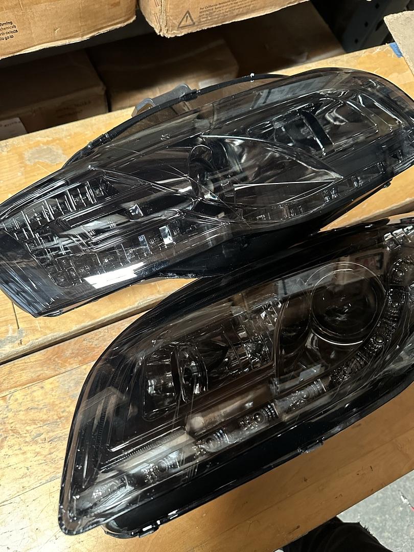 06-08 Audi A4/ A4 Quattro, S4 Smoked Lens Amber LED Turn Signal Projector Headlights