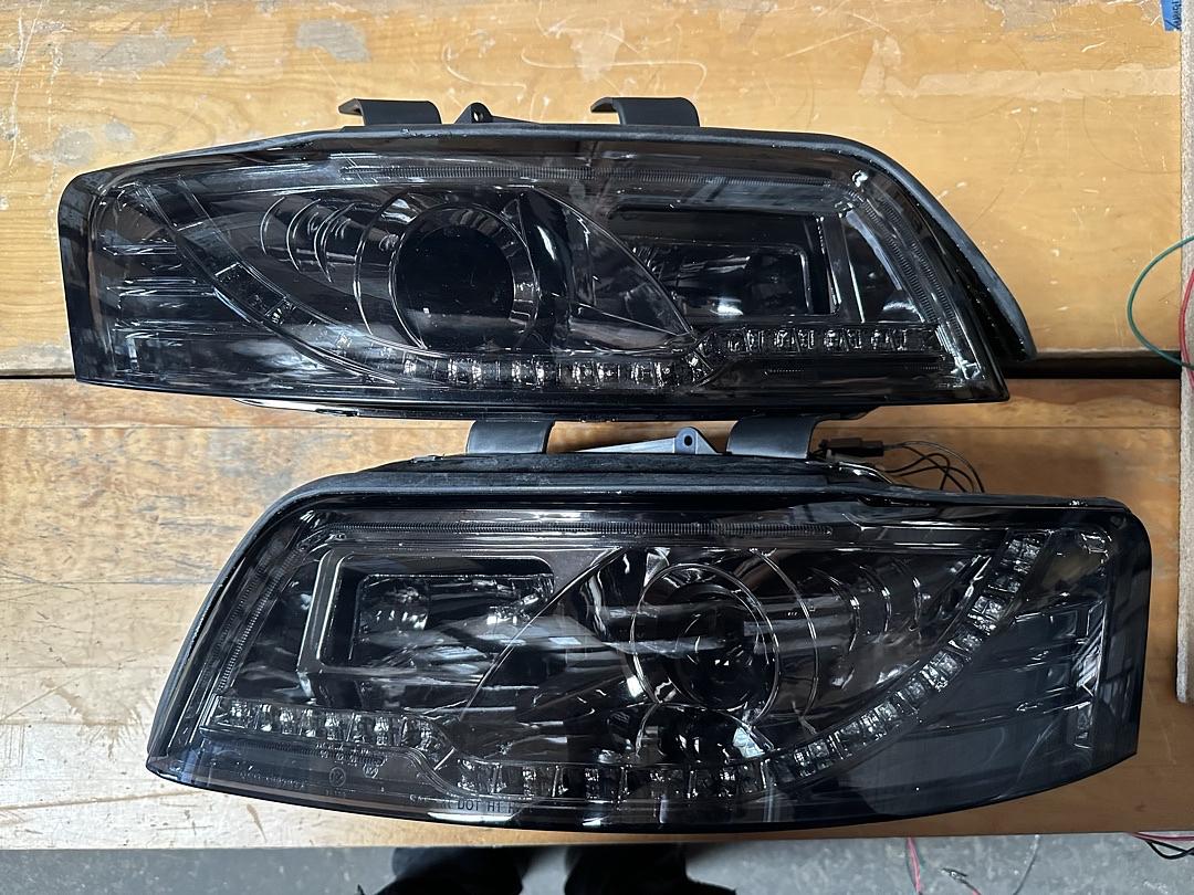 02-05 A4/ A4 Quattro B6 Smoked Lens Amber LED Turn Signal Projector Headlights