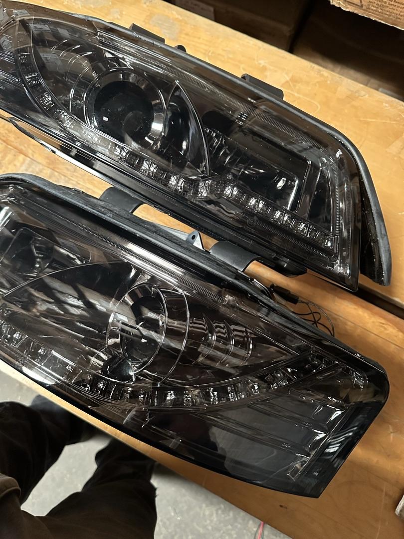 02-05 A4/ A4 Quattro B6 Smoked Lens Amber LED Turn Signal Projector Headlights