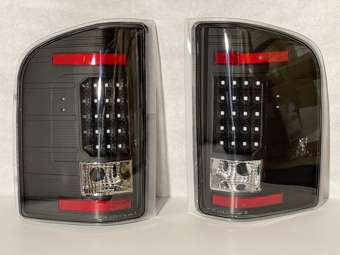 Refurbished TL-CSIL07-LED-BK-CL LED Tail Light 07-13 Chevy Silverado 1500 07-14 silverado 2500hd 3500hd