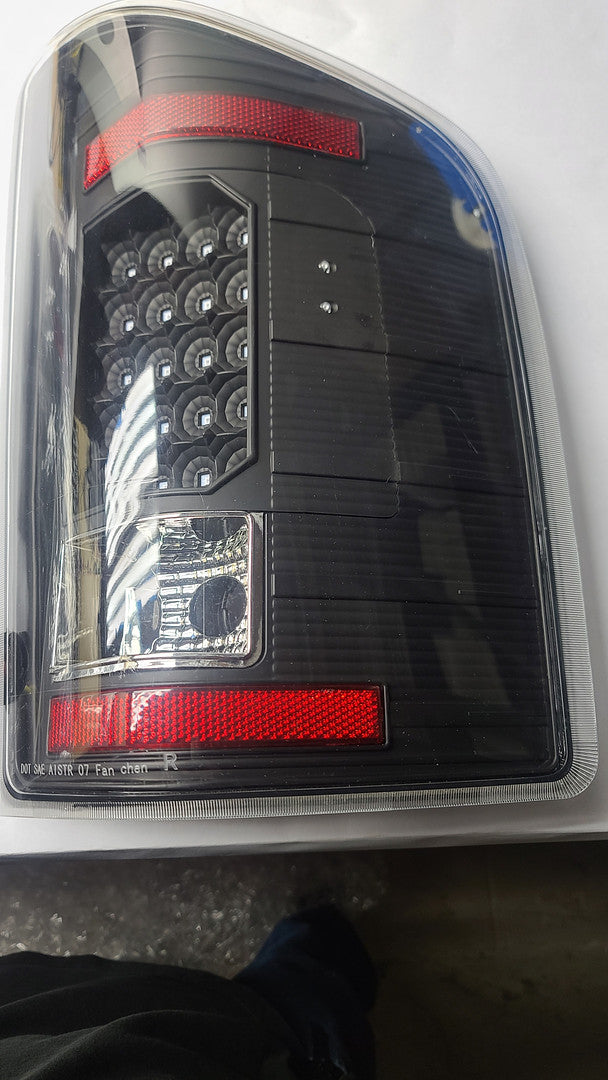 Refurbished TL-CSIL07-LED-BK-CL LED Tail Light 07-13 Chevy Silverado 1500 07-14 silverado 2500hd 3500hd