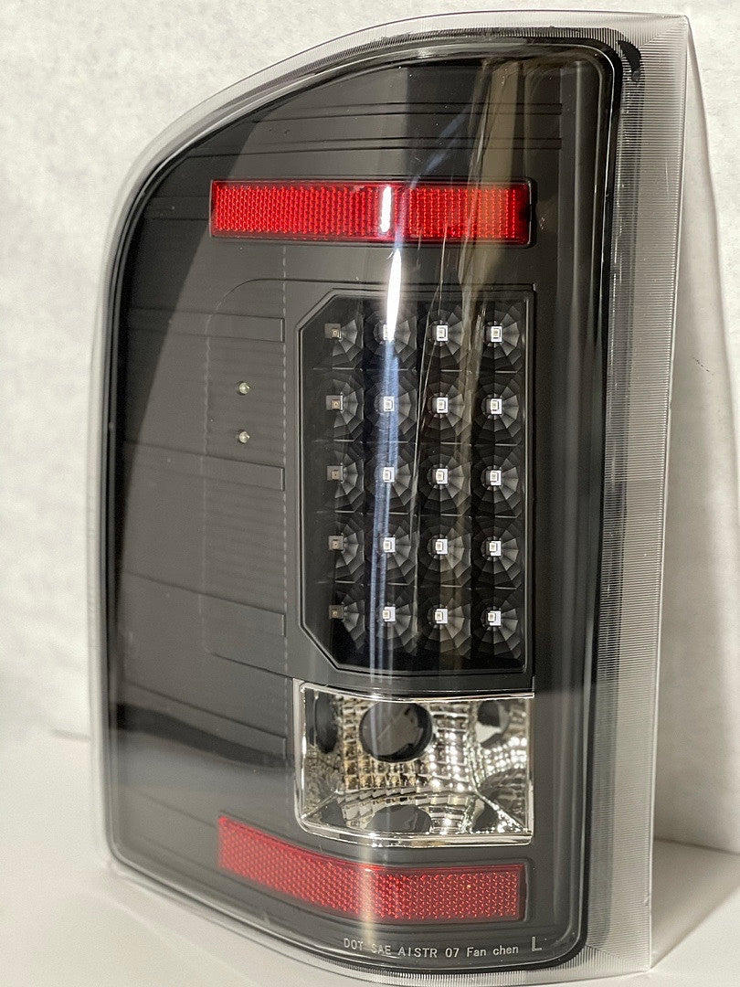 Refurbished TL-CSIL07-LED-BK-CL LED Tail Light 07-13 Chevy Silverado 1500 07-14 silverado 2500hd 3500hd