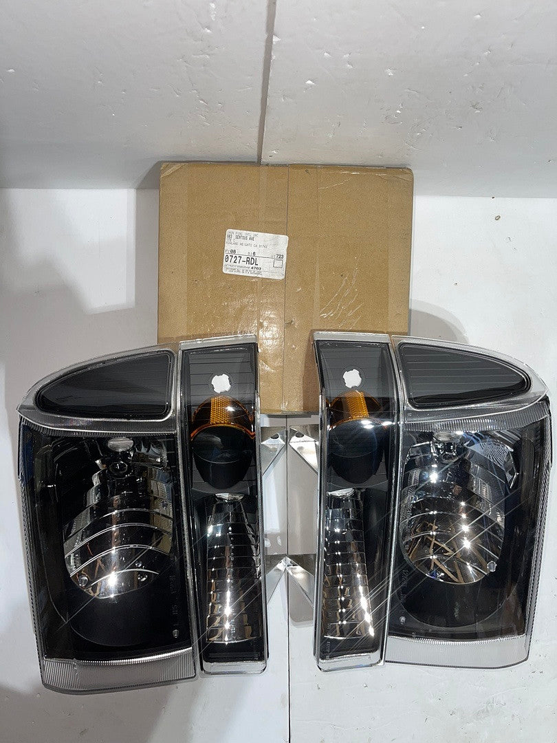 Ford F250 / F550 Black Housing Headlights for 1999 to 2004