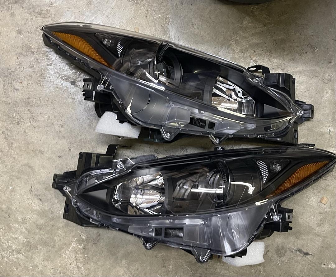 For 2014 to 2016 Mazda 3 Pair OE Style Projector Headlight Black Housing Amber Corner Headlamps 14 15 16 Left + Right
