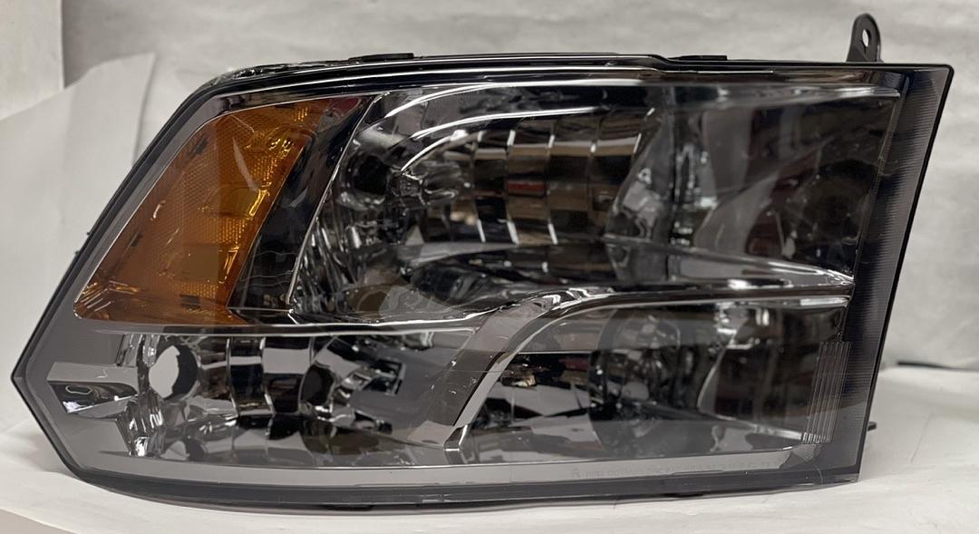 09-18 Dodge Ram smoked housing / lends amber headlights