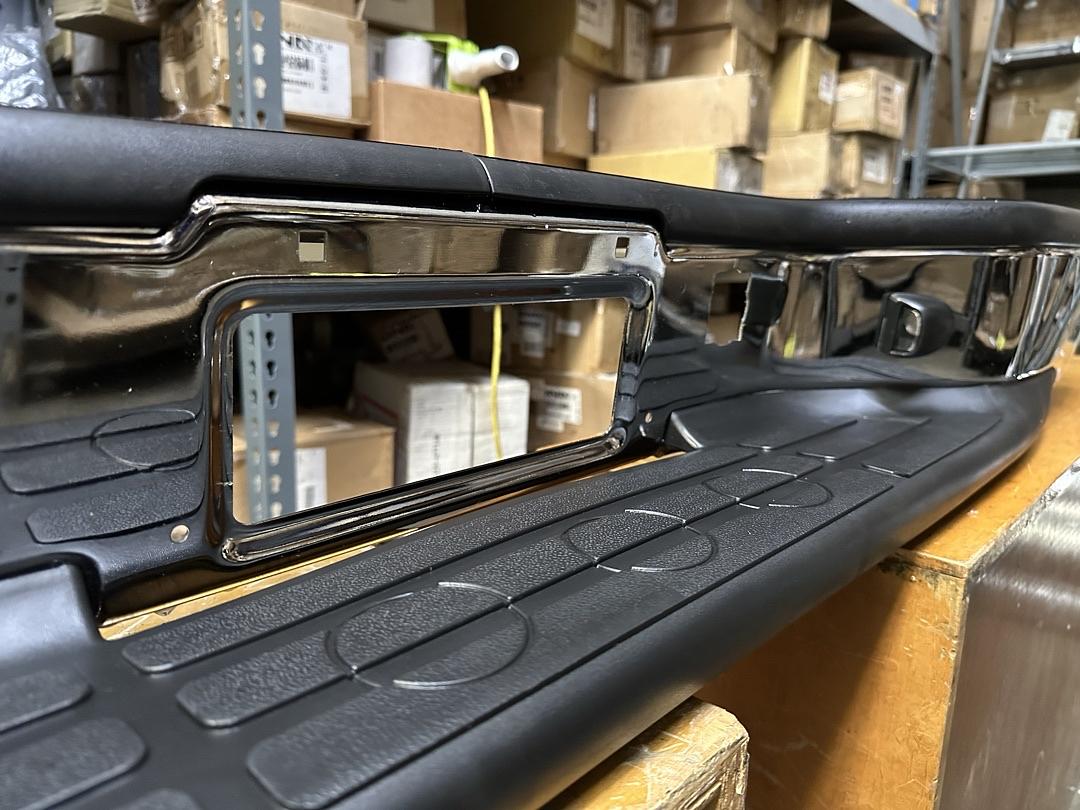 99-06 Chevy Silverado/ GMC Sierra 1500 & 99-94 2500HD Chrome Rear Step Bumper W/O Parking Sensor Holes