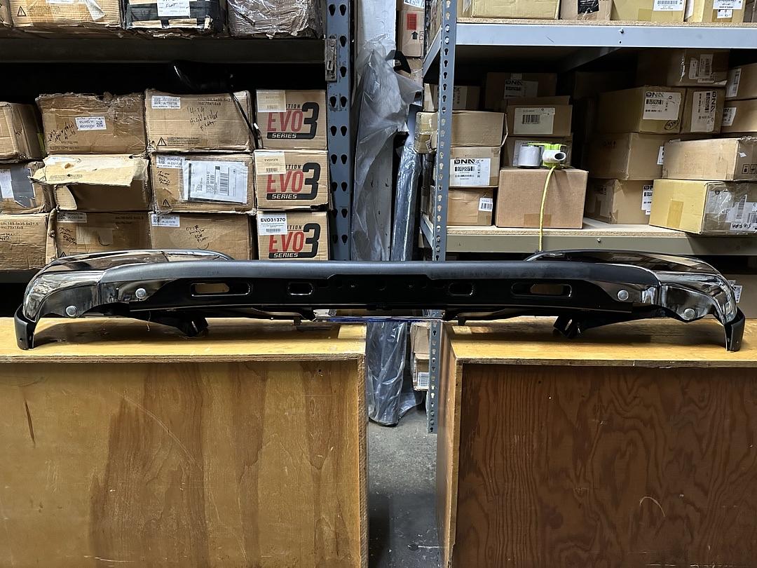99-06 Chevy Silverado/ GMC Sierra 1500 & 99-94 2500HD Chrome Rear Step Bumper W/O Parking Sensor Holes