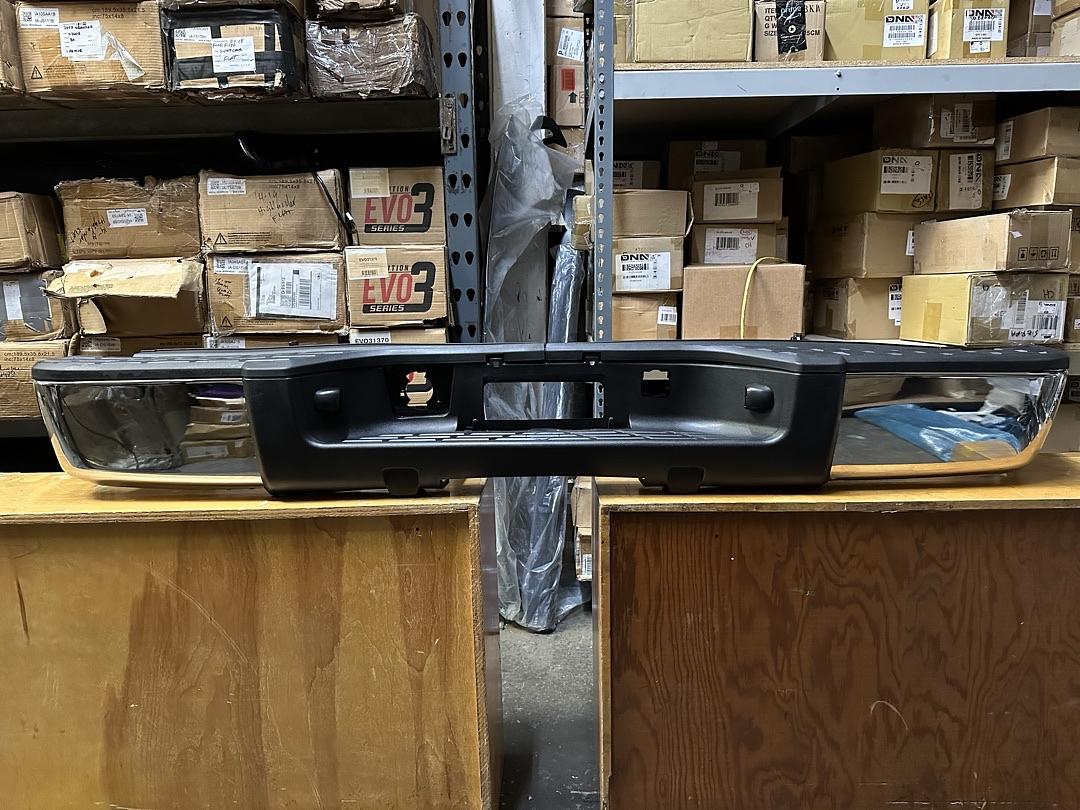 07-13 Chevy Silverado 1500 / GMC Sierra 1500 Chrome Rear Step Bumper W/O Parking Sensor Holes