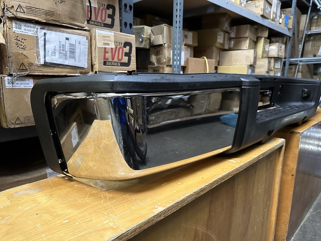 07-13 Chevy Silverado 1500 / GMC Sierra 1500 Chrome Rear Step Bumper W/O Parking Sensor Holes