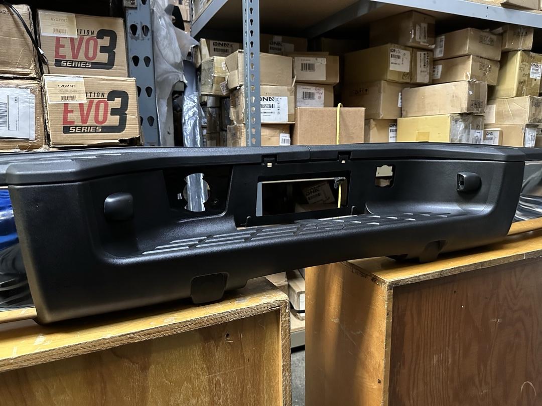 07-13 Chevy Silverado 1500 / GMC Sierra 1500 Chrome Rear Step Bumper W/O Parking Sensor Holes