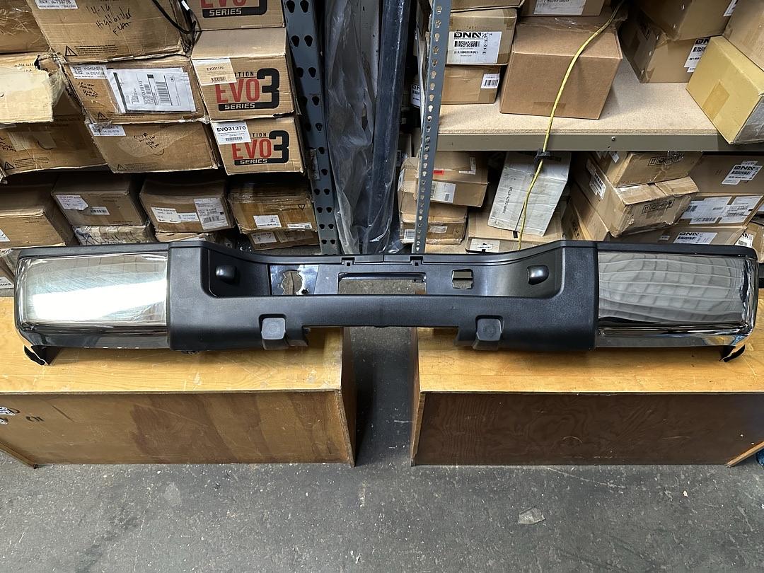 07-13 Chevy Silverado 1500 / GMC Sierra 1500 Chrome Rear Step Bumper W/O Parking Sensor Holes