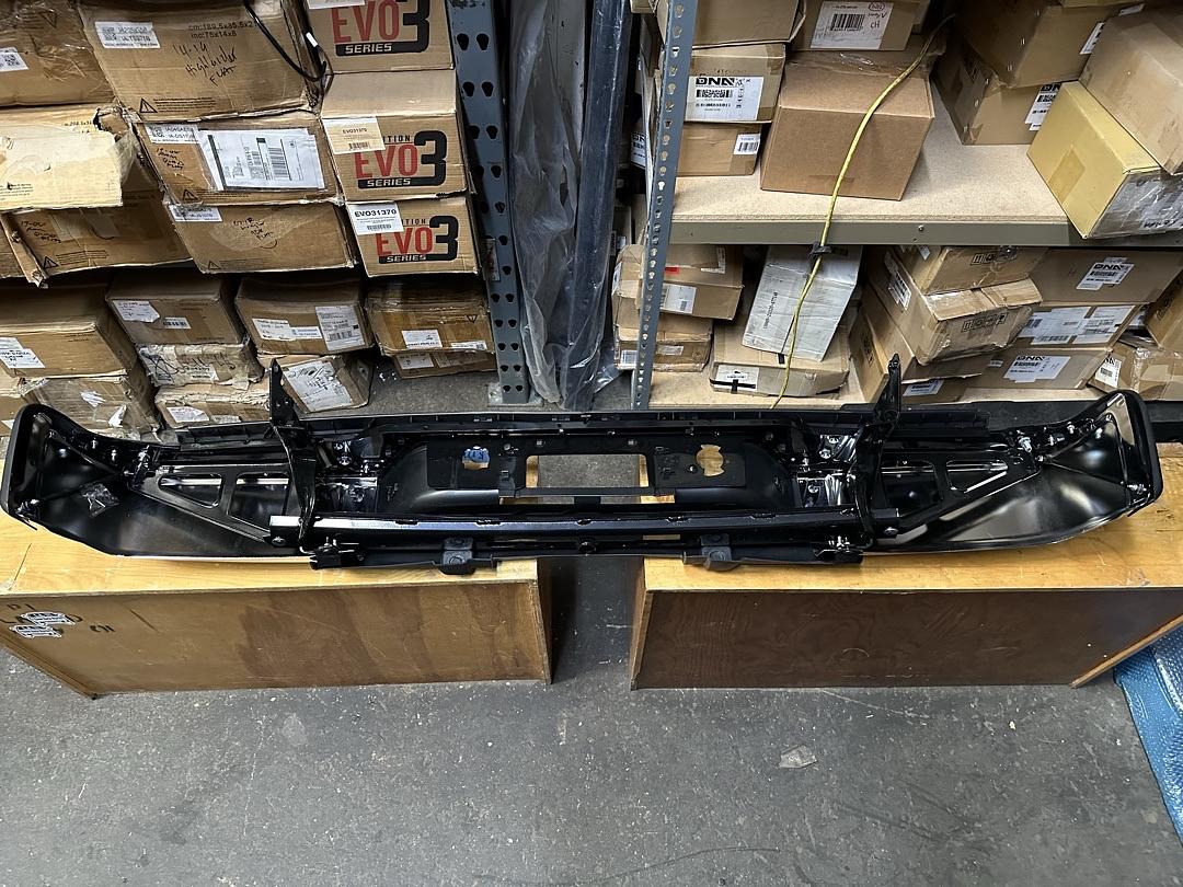 07-13 Chevy Silverado 1500 / GMC Sierra 1500 Chrome Rear Step Bumper W/O Parking Sensor Holes