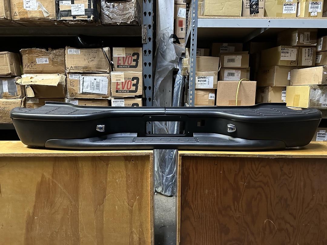 00-06 Suburban 1500 2500 / Tahoe/Yukon/Yukon XL 1500 Black Rear Bumper