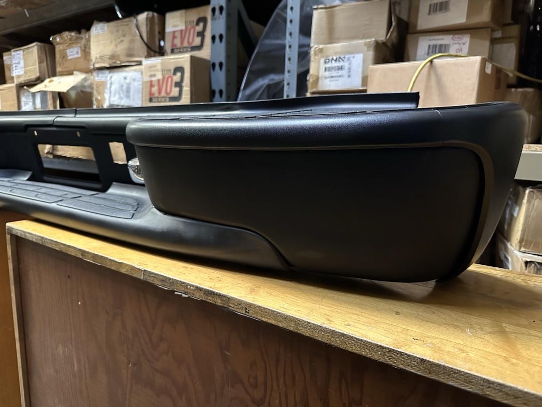 00-06 Suburban 1500 2500 / Tahoe/Yukon/Yukon XL 1500 Black Rear Bumper