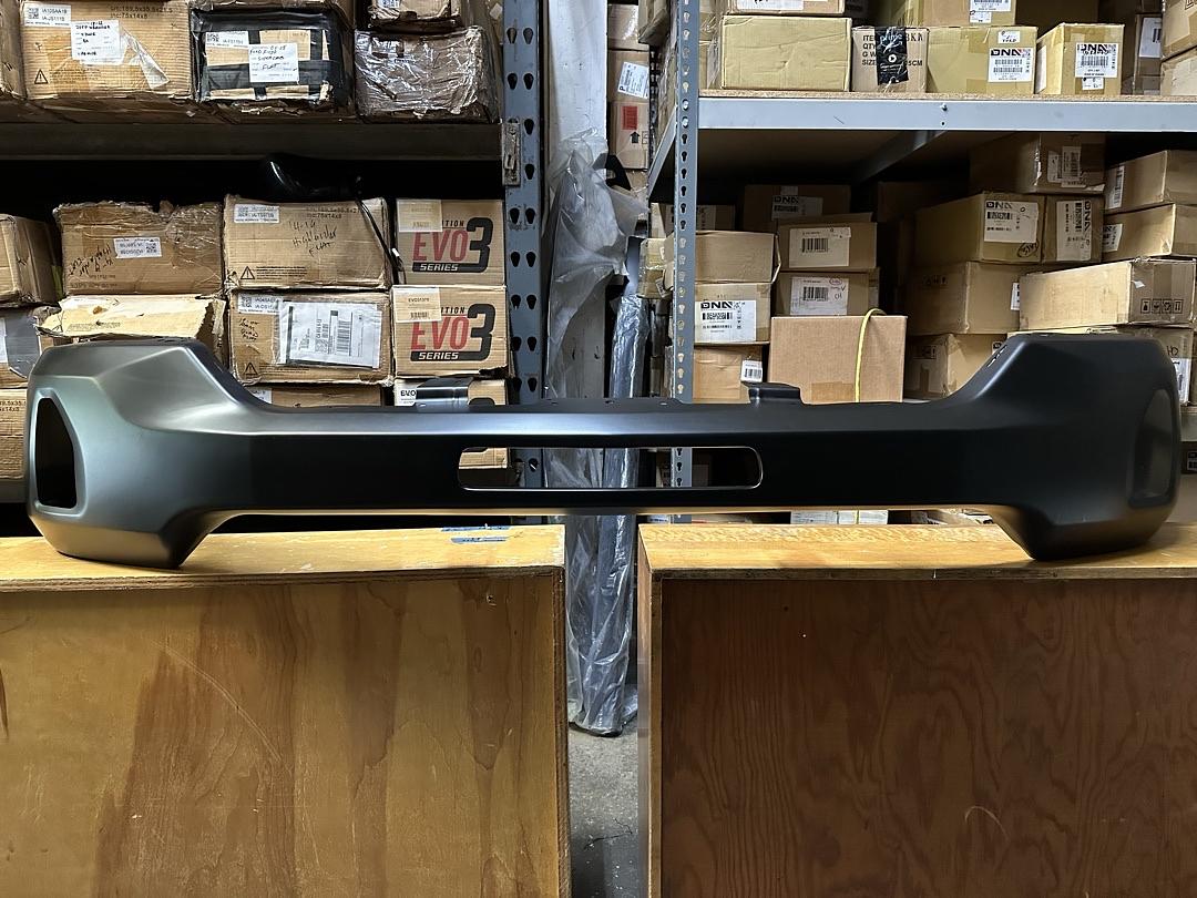 14-18 Dodge Ram 1500/19-23 Ram 1500 Classic Black Front Bumper W/Fog Light Cutouts