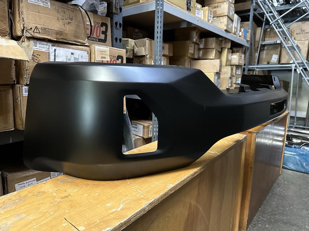14-18 Dodge Ram 1500/19-23 Ram 1500 Classic Black Front Bumper W/Fog Light Cutouts