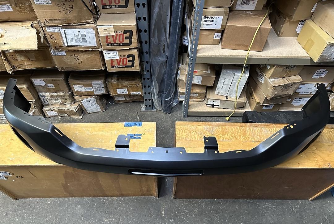 14-18 Dodge Ram 1500/19-23 Ram 1500 Classic Black Front Bumper W/Fog Light Cutouts
