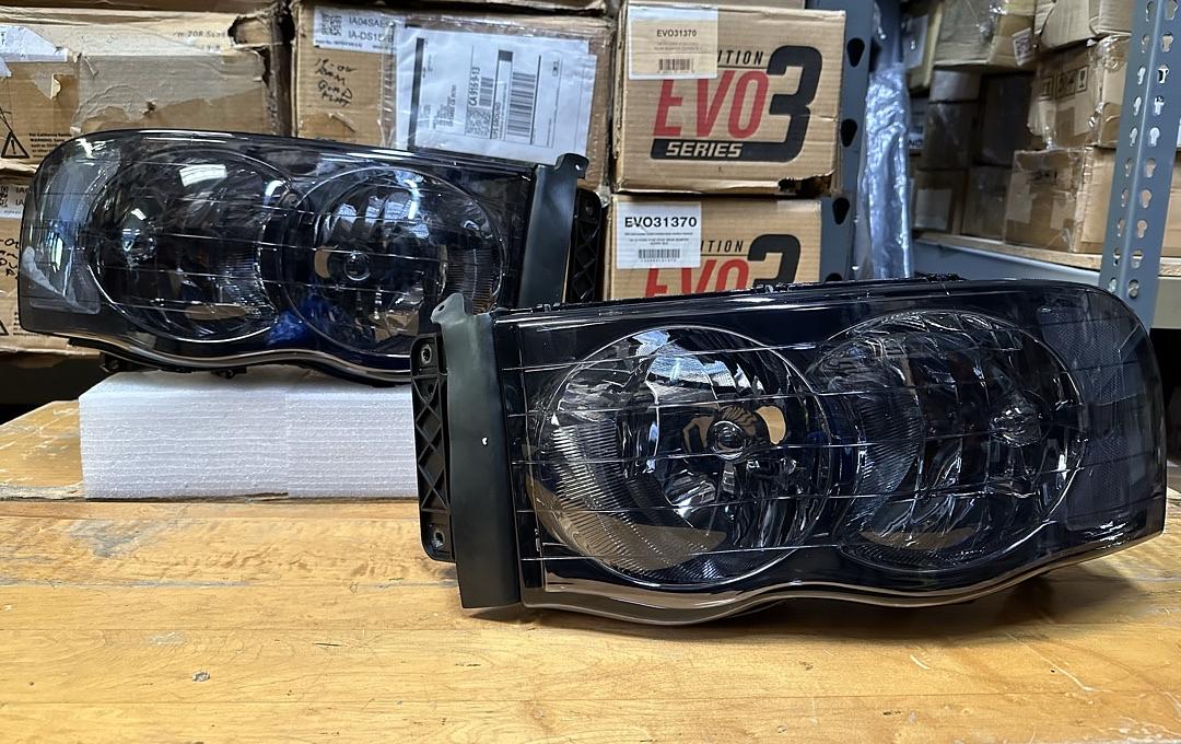 02-05 Dodge Ram 1500 / 03-05 Ram 2500 & 3500 Smoked Lens Pair of Headlights
