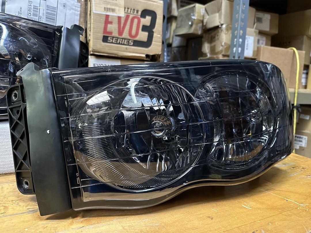 02-05 Dodge Ram 1500 / 03-05 Ram 2500 & 3500 Smoked Lens Pair of Headlights