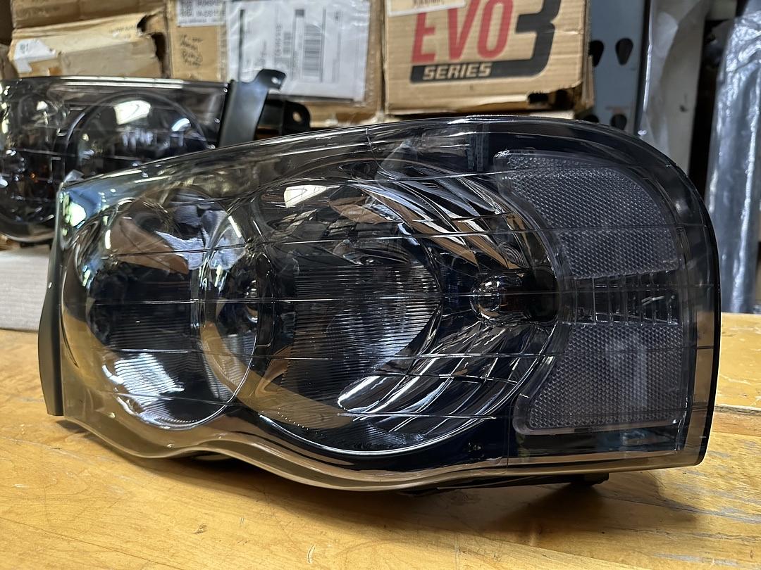 02-05 Dodge Ram 1500 / 03-05 Ram 2500 & 3500 Smoked Lens Pair of Headlights