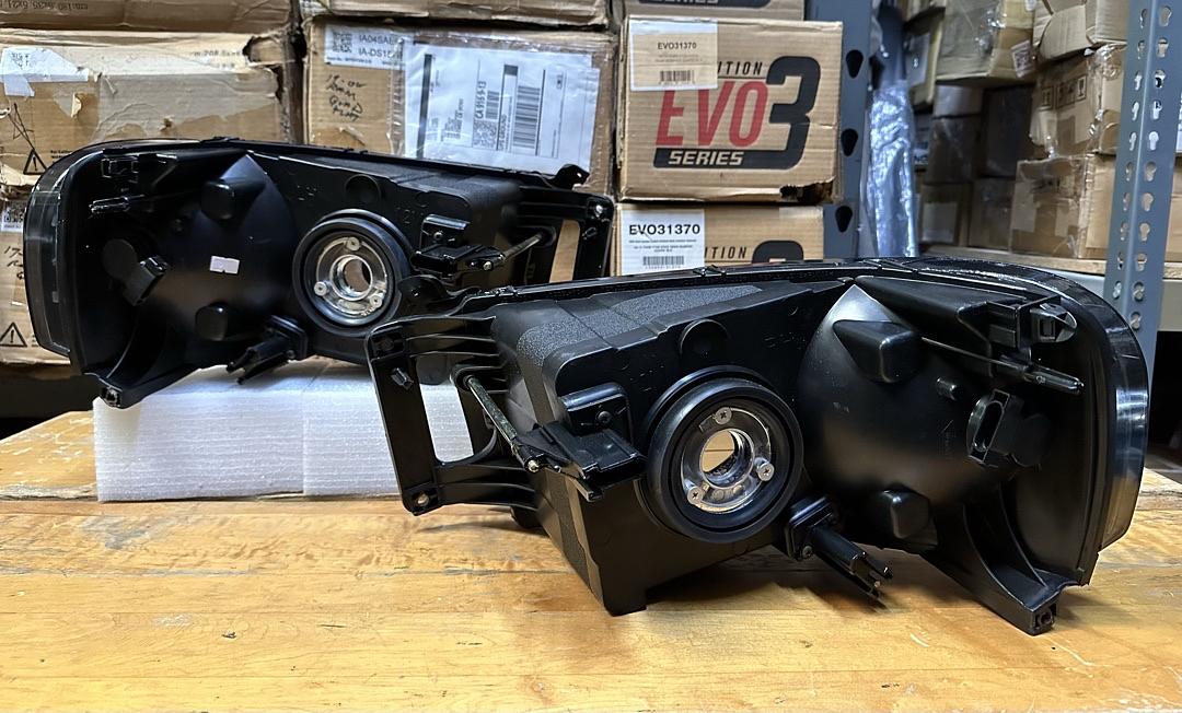 02-05 Dodge Ram 1500 / 03-05 Ram 2500 & 3500 Smoked Lens Pair of Headlights