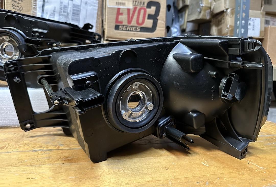 02-05 Dodge Ram 1500 / 03-05 Ram 2500 & 3500 Smoked Lens Pair of Headlights