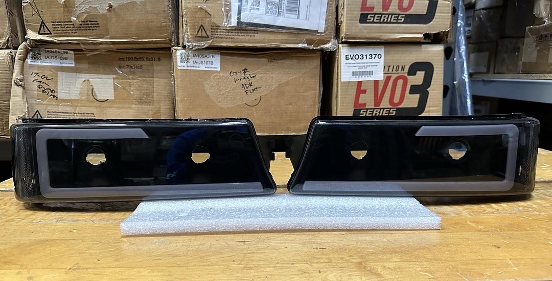 03-06 Chevy Silverado 1500 & HD Model / Chevy Avalanche Smoked Lens LED Headlights