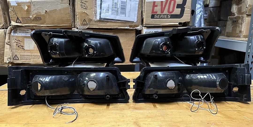 03-06 Chevy Silverado 1500 & HD Model / Chevy Avalanche Smoked Lens LED Headlights