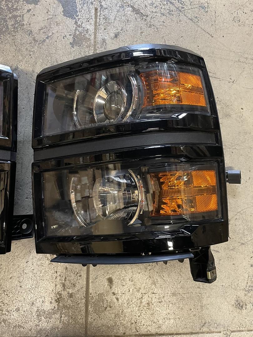 Used HL-HPL-CSIL14-BK-AM 14-15 Chevy Silverado Headlight