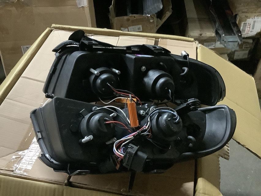 96-01 Audi a4/a4 Quattro Chrome Amber Signal Projector Headlights With LED DRL Replacement