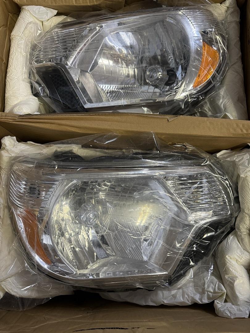 12-15 Toyota Tacoma Headlights