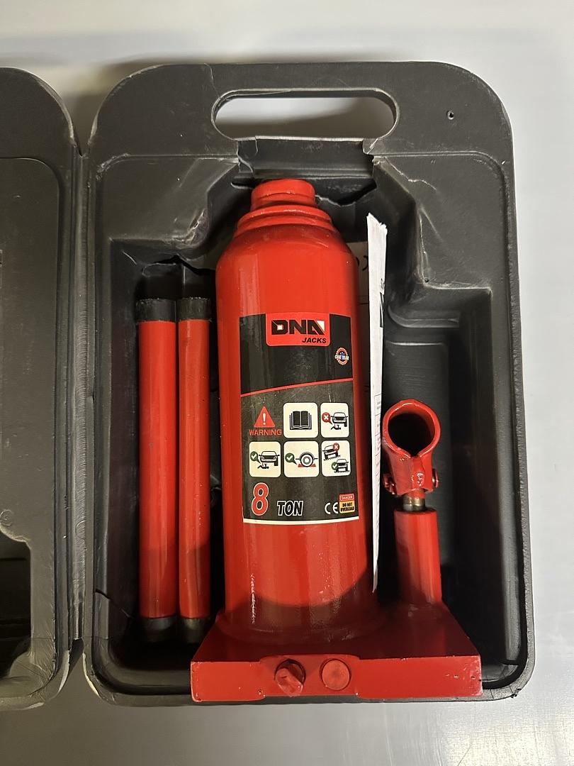 OPEN BOX TOOLS-00358 8 tons / 17637 lbs Lifting Automotive Welded Hydraulic Bottle Jack for Repair Vehicle, Pickup, Truck, w/Manual Handle, Red