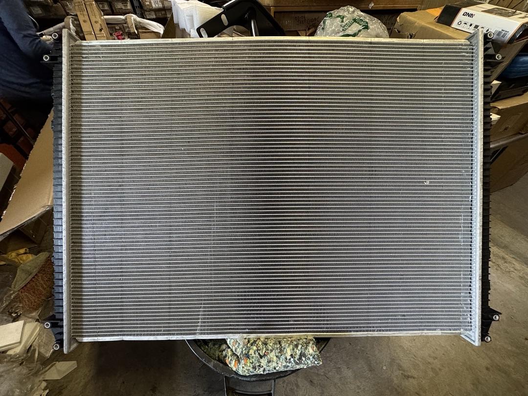 01-04 Freightliner Coronado 00-07 Columbia 00-04 Century Class Radiator