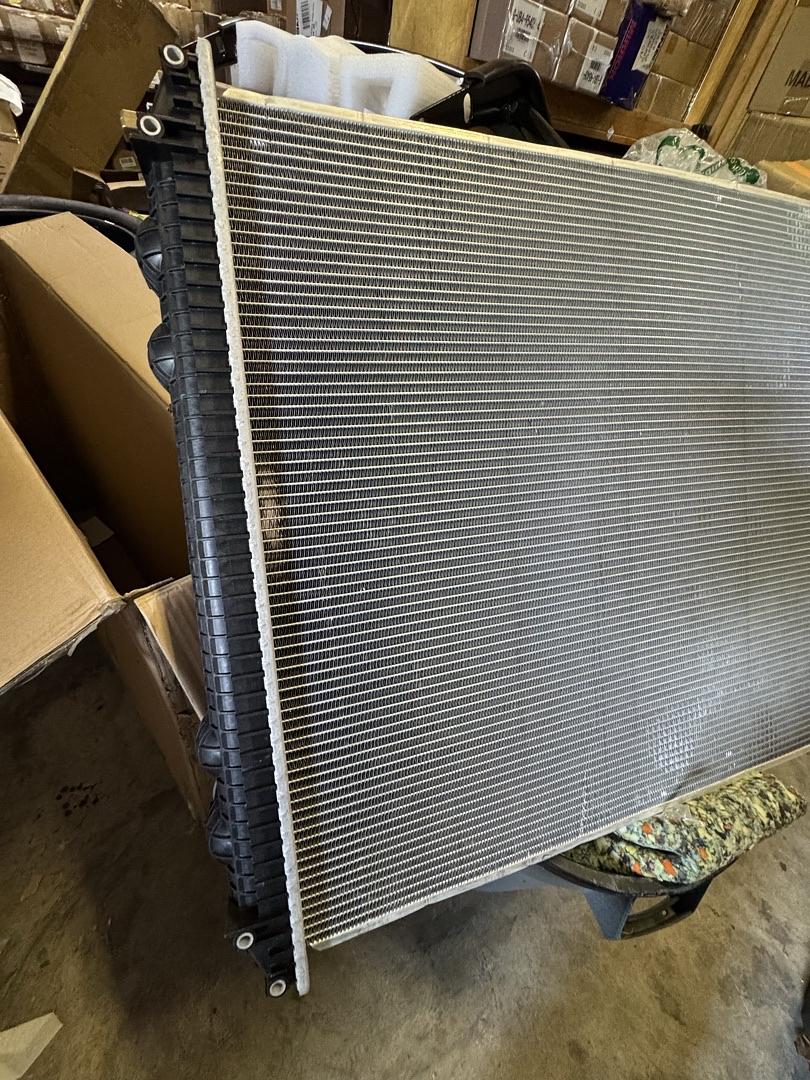 01-04 Freightliner Coronado 00-07 Columbia 00-04 Century Class Radiator