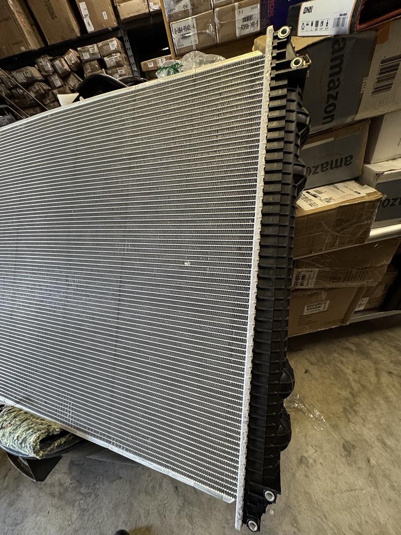 01-04 Freightliner Coronado 00-07 Columbia 00-04 Century Class Radiator