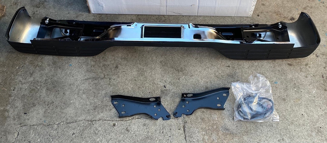 99-06 Chevy Silverado/ GMC Sierra 1500 99-04 Silverado/ Sierra 2500 Chrome And Chrome Rear Bumper
